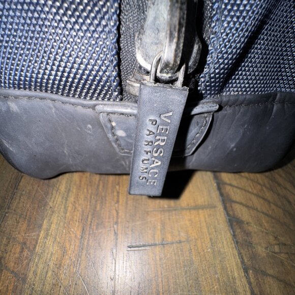 Versace Parfums Navy Blue Mesh Toiletry / Travel Bag Pouch - Picture 4 of 12